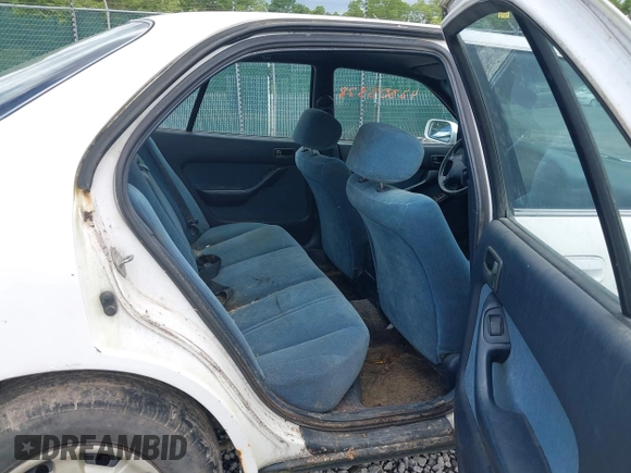 1992 Toyota Camry LE z VIN 4T1SK12E0NU021654, wystawiony jako IAAI lot #42305378 z przebiegiem 305 421 mil mil oraz . Historia ofert i sprzedaży dostępna na DreamBid. Obrazek 8.