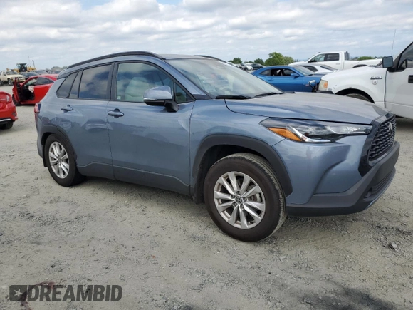 2023 Toyota Corolla Cross LE z VIN 7MUBAAAG6PV039602, wystawiony jako Copart lot #53419475 z przebiegiem 34 033 mil mil oraz Szkoda całkowita • Salvage title. Historia ofert i sprzedaży dostępna na DreamBid. Obrazek 4.