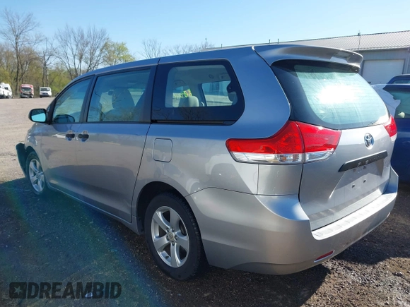2012 Toyota Sienna с VIN 5TDZK3DC7CS228568, выставлен на аукционе IAAI как лот 42027249 с пробегом 99 464 миль миль и . История ставок и продаж доступна на DreamBid. Изображение 3.