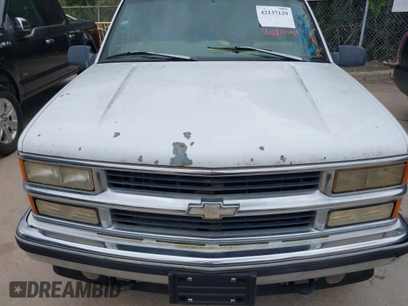 1999 Chevrolet Suburban z VIN 3GNFK16R1XG165083, wystawiony jako IAAI lot #42137129 z przebiegiem 209 137 mil mil oraz . Historia ofert i sprzedaży dostępna na DreamBid. Obrazek 6.