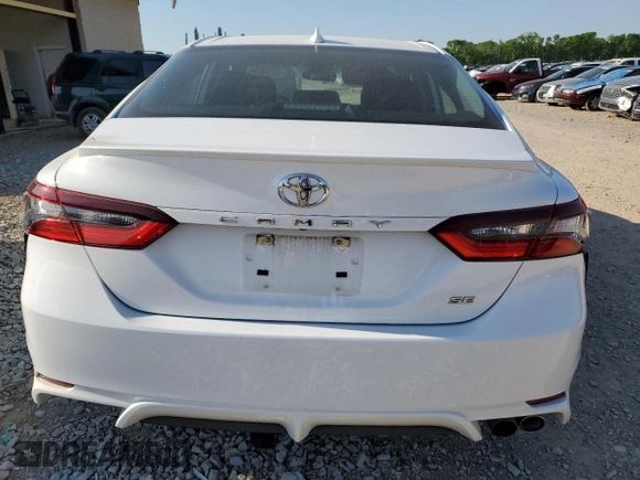 2022 Toyota Camry SE with VIN 4T1T11AK8NU707147, listed as a Copart auction lot 53454575 with 57,179 mi miles and Salvage Title. Bid and sale history available at carsss.com. Image 6.