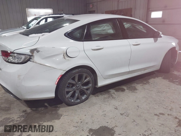 2015 Chrysler 200 S with VIN 1C3CCCBG1FN572789, listed as a IAAI auction lot 41542280 with 101,693 mi miles. Bid and sale history available at carsss.com. Image 4.