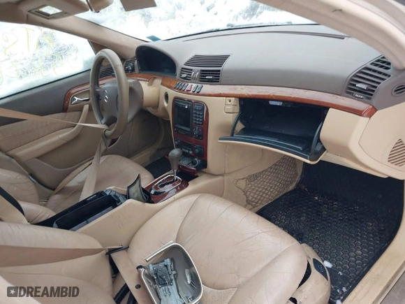 2000 Mercedes-Benz S-Class with VIN WDBNG70J1YA135236, listed as a IAAI auction lot 41570953 with 999,999 mi miles. Bid and sale history available at carsss.com. Image 5.