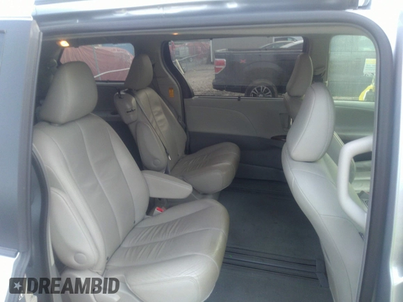 2014 Toyota Sienna XLE with VIN 5TDYK3DC0ES421501, listed as a IAAI auction lot 41672414 with 111,911 mi miles. Bid and sale history available at carsss.com. Image 8.