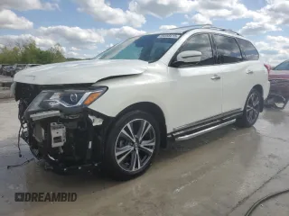 2020 Nissan Pathfinder Platinum z VIN 5N1DR2DN5LC575976, wystawiony jako Copart lot #55858615 z przebiegiem 108 833 mil mil oraz Szkoda całkowita • Salvage title. Historia ofert i sprzedaży dostępna na DreamBid. Obrazek 1.