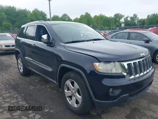 2011 Jeep Grand Cherokee Laredo z VIN 1J4RR4GG9BC672643, wystawiony jako IAAI lot #42281494 z przebiegiem 137 757 mil mil oraz . Historia ofert i sprzedaży dostępna na DreamBid. Obrazek 1.