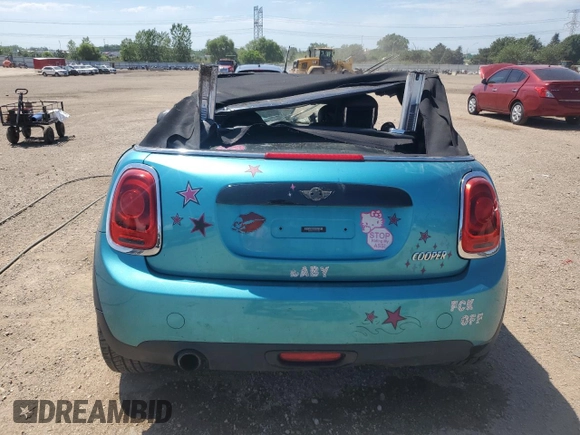 2017 MINI Convertible Cooper z VIN WMWWG5C33H3C99423, wystawiony jako Copart lot #61426325 z przebiegiem Nie podano mil oraz Nie do naprawy • Non repairable. Historia ofert i sprzedaży dostępna na DreamBid. Obrazek 6.
