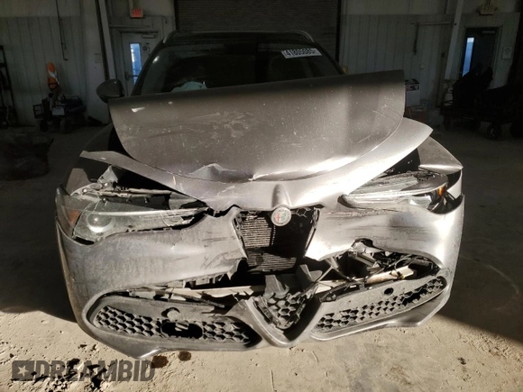 2018 Alfa Romeo Stelvio Ti z VIN ZASFAKBNXJ7B80163, wystawiony jako Copart lot #41805085 z przebiegiem Nie podano mil oraz Szkoda całkowita • Salvage title. Historia ofert i sprzedaży dostępna na DreamBid. Obrazek 5.
