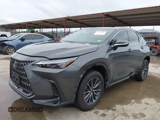 2024 Lexus NX 250 Premium z VIN 2T2GDCAZ7RC015465, wystawiony jako IAAI lot #42171196 z przebiegiem 14 322 mil mil oraz . Historia ofert i sprzedaży dostępna na DreamBid. Obrazek 21.