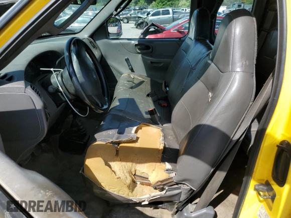 2003 Ford F-150 XL z VIN 2FTRX18W53CA92348, wystawiony jako Copart lot #56222285 z przebiegiem 266 068 mil mil oraz Szkoda całkowita • Salvage title. Historia ofert i sprzedaży dostępna na DreamBid. Obrazek 7.