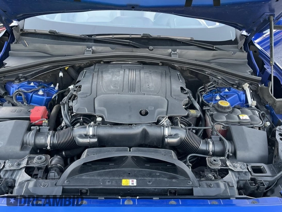 2017 Jaguar F-Pace with VIN SADCP2BV7HA059876, listed as a Copart auction lot 75567304 with 43,310 mi miles and Salvage title. Bid and sale history available at DreamBid. Image 7.