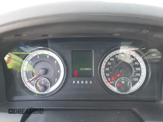 2018 Ram 1500 Tradesman z VIN 1C6RR6FG3JS341748, wystawiony jako IAAI lot #41764375 z przebiegiem 181 986 mil mil oraz . Historia ofert i sprzedaży dostępna na DreamBid. Obrazek 7.