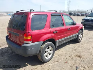 2006 Ford Escape XLT with VIN 1FMYU03186KA06262, listed as a IAAI auction lot 41912605 with 157,117 mi miles. Bid and sale history available at carsss.com. Image 4.