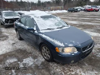 2006 Volvo S60 2.5T with VIN YV1RH592662544172, listed as a IAAI auction lot 41391185 with 245,598 mi miles. Bid and sale history available at carsss.com. Image 1.