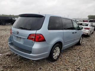 2012 Volkswagen Routan S with VIN 2C4RVAAG4CR321673, listed as a Copart auction lot 71280464 with 182,728 mi miles and Clean Title. Bid and sale history available at carsss.com. Image 3.