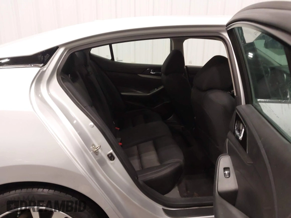 2017 Nissan Maxima S with VIN 1N4AA6AP6HC417168, listed as a IAAI auction lot 41997653 with 108,150 mi miles and . Bid and sale history available at DreamBid. Image 8.