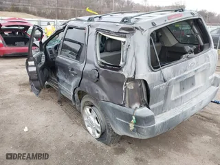 2004 Ford Escape XLT with VIN 1FMCU93104KA88855, listed as a IAAI auction lot 41433173 with 136,355 mi miles. Bid and sale history available at carsss.com. Image 3.