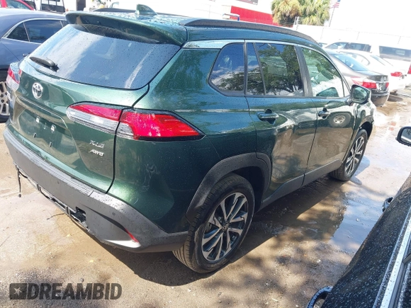 2023 Toyota Corolla Cross XLE z VIN 7MUDAABG1PV075110, wystawiony jako IAAI lot #42802303 z przebiegiem 41 869 mil mil oraz . Historia ofert i sprzedaży dostępna na DreamBid. Obrazek 4.