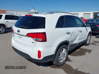 2014 Kia Sorento LX with VIN 5XYKTDA73EG471659, listed as a IAAI auction lot 41704991 with 118,617 mi miles. Bid and sale history available at carsss.com. Image 4.