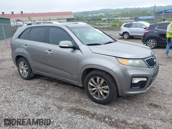 2012 Kia Sorento SX z VIN 5XYKWDA22CG196956, wystawiony jako IAAI lot #42212491 z przebiegiem 190 732 mil mil oraz . Historia ofert i sprzedaży dostępna na DreamBid. Obrazek 1.