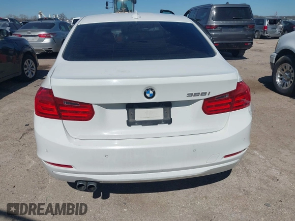 2014 BMW 3 Series 328i z VIN WBA3C1C55EK109483, wystawiony jako IAAI lot #41670180 z przebiegiem 99 947 mil mil oraz . Historia ofert i sprzedaży dostępna na DreamBid. Obrazek 16.