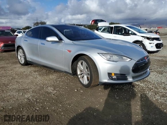 2015 Tesla Model S 85D with VIN 5YJSA1H25FF080956, listed as a Copart auction lot 45336675 with 118,377 mi miles and Salvage Title. Bid and sale history available at carsss.com. Image 4.