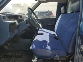 1989 Mitsubishi Mighty Max z VIN JA7FL24D7KP055207, wystawiony jako Copart lot #53172405 z przebiegiem 118 439 mil mil oraz Szkoda całkowita • Salvage title. Historia ofert i sprzedaży dostępna na DreamBid. Obrazek 7.