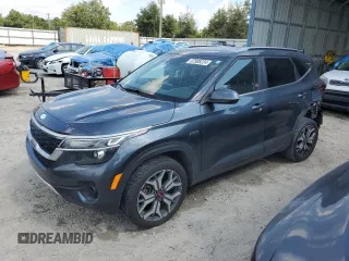 2021 Kia Seltos S with VIN KNDEUCA27M7088229, listed as a Copart auction lot 67508224 with 67,623 mi miles and Salvage Title. Bid and sale history available at carsss.com. Image 1.