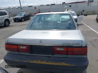 1990 Toyota Camry z VIN 4T1SV24E0LU190211, wystawiony jako IAAI lot #42368986 z przebiegiem 145 167 mil mil oraz . Historia ofert i sprzedaży dostępna na DreamBid. Obrazek 16.