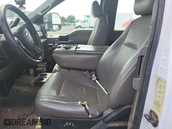 2019 Ford F-350 XL с VIN 1FD7X3A68KEG78527, выставлен на аукционе IAAI как лот 42636585 с пробегом 145 652 миль миль и . История ставок и продаж доступна на DreamBid. Изображение 13.