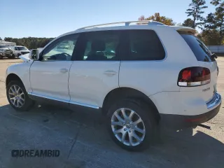2008 Volkswagen Touareg V6 z VIN WVGBE77L88D024775, wystawiony jako Copart lot #83843144 z przebiegiem 152 413 mil mil oraz Szkoda całkowita • Salvage title. Historia ofert i sprzedaży dostępna na DreamBid. Obrazek 2.