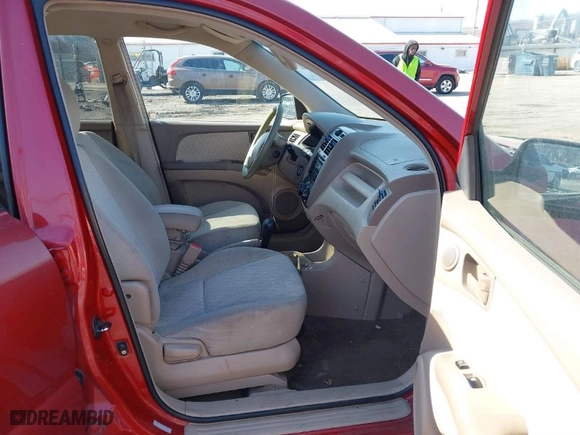2007 Kia Sportage LX with VIN KNDJF724477445886, listed as a IAAI auction lot 41778532 with 253,979 mi miles. Bid and sale history available at carsss.com. Image 5.
