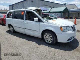 2015 Chrysler Town & Country Touring with VIN 2C4RC1BG5FR637432, listed as a Copart auction lot 82608584 with 0 mi miles and Non Repairable. Bid and sale history available at carsss.com. Image 4.