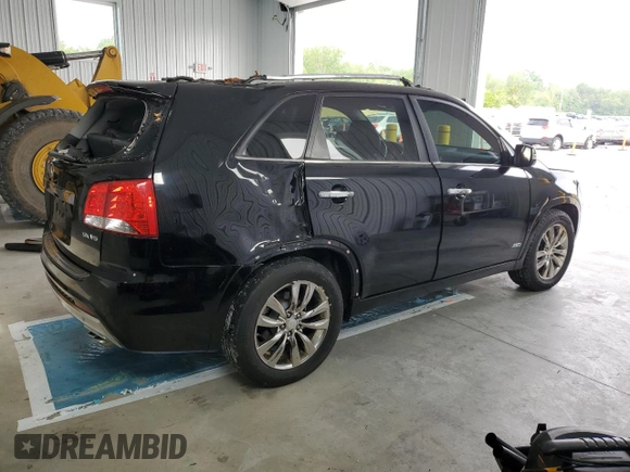 2013 Kia Sorento SX z VIN 5XYKWDA23DG369367, wystawiony jako Copart lot #57721075 z przebiegiem 133 560 mil mil oraz Szkoda całkowita • Salvage title. Historia ofert i sprzedaży dostępna na DreamBid. Obrazek 3.