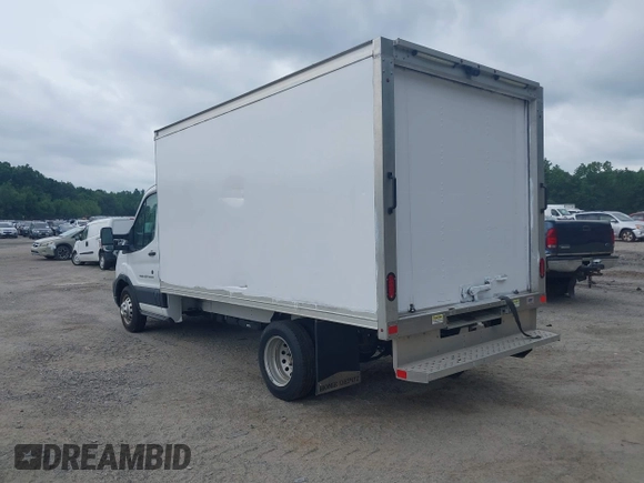 2020 Ford Transit z VIN 1FDBF6Z86LKA32278, wystawiony jako IAAI lot #42511403 z przebiegiem 94 821 mil mil oraz . Historia ofert i sprzedaży dostępna na DreamBid. Obrazek 3.