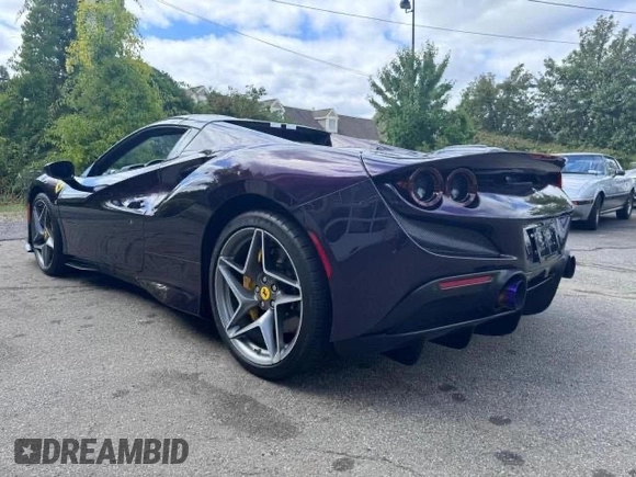 2022 Ferrari F8 z VIN ZFF93LMA1N0275100, wystawiony jako Copart lot #87539545 z przebiegiem 3 660 mil mil oraz Szkoda całkowita • Salvage title. Historia ofert i sprzedaży dostępna na DreamBid. Obrazek 3.