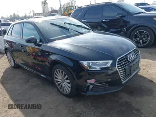 2017 Audi A3 e-tron Sportback Premium z VIN WAUUPBFFXHA065087, wystawiony jako IAAI lot #41484208 z przebiegiem 77 443 mil mil oraz . Historia ofert i sprzedaży dostępna na DreamBid. Obrazek 1.