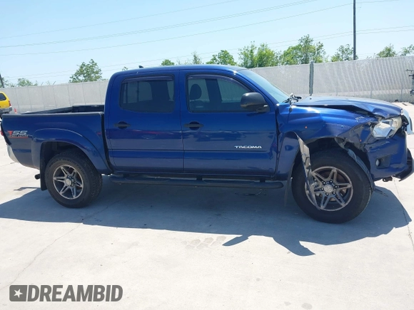 2014 Toyota Tacoma PreRunner with VIN 3TMJU4GN8EM157541, listed as a IAAI auction lot 41998374 with 113,830 mi miles. Bid and sale history available at carsss.com. Image 13.