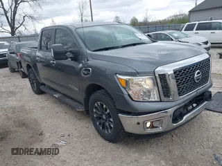 2017 Nissan Titan Platinum Reserve z VIN 1N6AA1E5XHN530256, wystawiony jako IAAI lot #42031654 z przebiegiem 97 200 mil mil oraz . Historia ofert i sprzedaży dostępna na DreamBid. Obrazek 1.