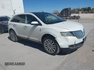 2012 Lincoln MKX with VIN 2LMDJ6JK4CBL00984, listed as a IAAI auction lot 41631192 with 184,198 mi miles. Bid and sale history available at carsss.com. Image 1.
