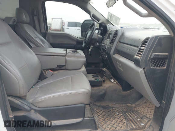 2019 Ford Super Duty F-250 SRW XL with VIN 1FTBF2B62KED26134, listed as a IAAI auction lot 41908568 with 114,259 mi miles. Bid and sale history available at carsss.com. Image 5.