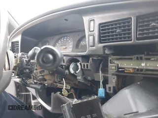 1990 Toyota Pickup z VIN JT4VN93D7L5014236, wystawiony jako IAAI lot #41776761 z przebiegiem Nie podano mil oraz . Historia ofert i sprzedaży dostępna na DreamBid. Obrazek 6.
