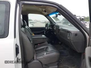 2003 Chevrolet Silverado 1500 with VIN 1GCEK19V83Z216148, listed as a IAAI auction lot 41981900 with 1 mi miles. Bid and sale history available at carsss.com. Image 5.