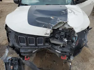 2019 Jeep Compass Trailhawk z VIN 3C4NJDDB4KT740047, wystawiony jako Copart lot #86834404 z przebiegiem 108 201 mil mil oraz Szkoda całkowita • Salvage title. Historia ofert i sprzedaży dostępna na DreamBid. Obrazek 14.