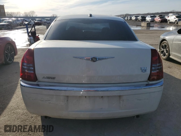 2006 Chrysler 300 C z VIN 2C3KA63H46H224097, wystawiony jako Copart lot #46235425 z przebiegiem 147 147 mil mil oraz Szkoda całkowita • Salvage title. Historia ofert i sprzedaży dostępna na DreamBid. Obrazek 6.
