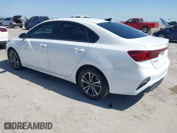 2022 Kia Forte LXS z VIN 3KPF24AD2NE425621, wystawiony jako IAAI lot #41865432 z przebiegiem 14 245 mil mil oraz . Historia ofert i sprzedaży dostępna na DreamBid. Obrazek 3.