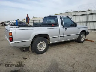 1988 Mitsubishi Mighty Max z VIN JA7FL24D2JP013297, wystawiony jako Copart lot #79533724 z przebiegiem 117 397 mil mil oraz Tytuł czysty. Historia ofert i sprzedaży dostępna na DreamBid. Obrazek 3.