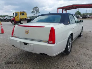 2007 Cadillac DTS Luxury I z VIN 1G6KD57Y57U113874, wystawiony jako IAAI lot #42291767 z przebiegiem 123 825 mil mil oraz . Historia ofert i sprzedaży dostępna na DreamBid. Obrazek 4.