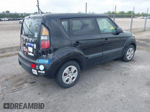 2011 Kia Soul with VIN KNDJT2A17B7218011, listed as a IAAI auction lot 41924267 with 137,282 mi miles. Bid and sale history available at carsss.com. Image 4.