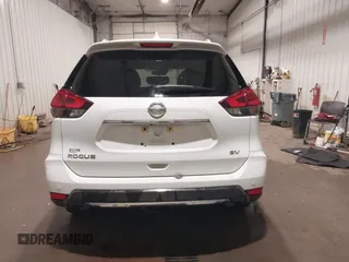 2019 Nissan Rogue SV z VIN KNMAT2MT5KP503352, wystawiony jako IAAI lot #41857095 z przebiegiem 91 250 mil mil oraz . Historia ofert i sprzedaży dostępna na DreamBid. Obrazek 17.